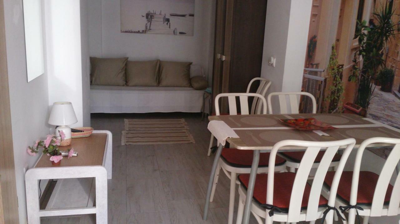 טורבייחה Madamme Curie Apartment מראה חיצוני תמונה
